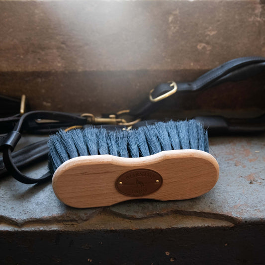 Borstiq Shaped Soft Flick Brush