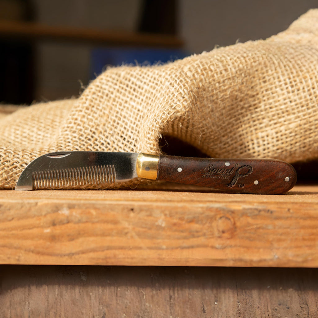 Fold Up Levelling Knife