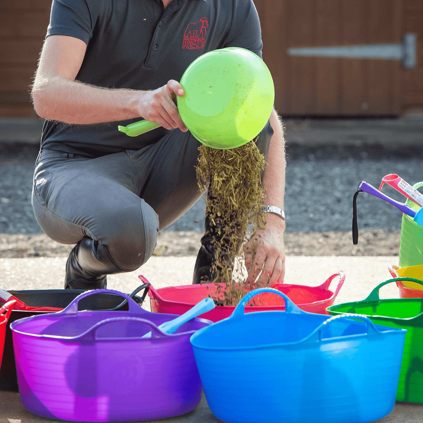 Gorilla Scoop - Red Gorilla - UK - SCOOP.SK.BL